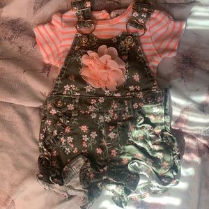 Baby overalls brand new ( only wore once )